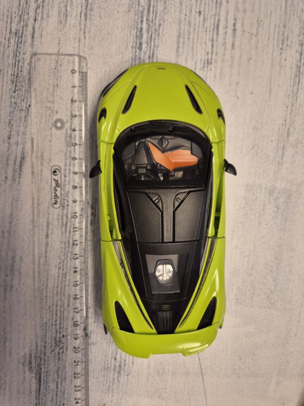 Modellini d'auto: McLaren 765LT Modellauto 1:24 – Usato da Tuggen venduto da Santasbag 4