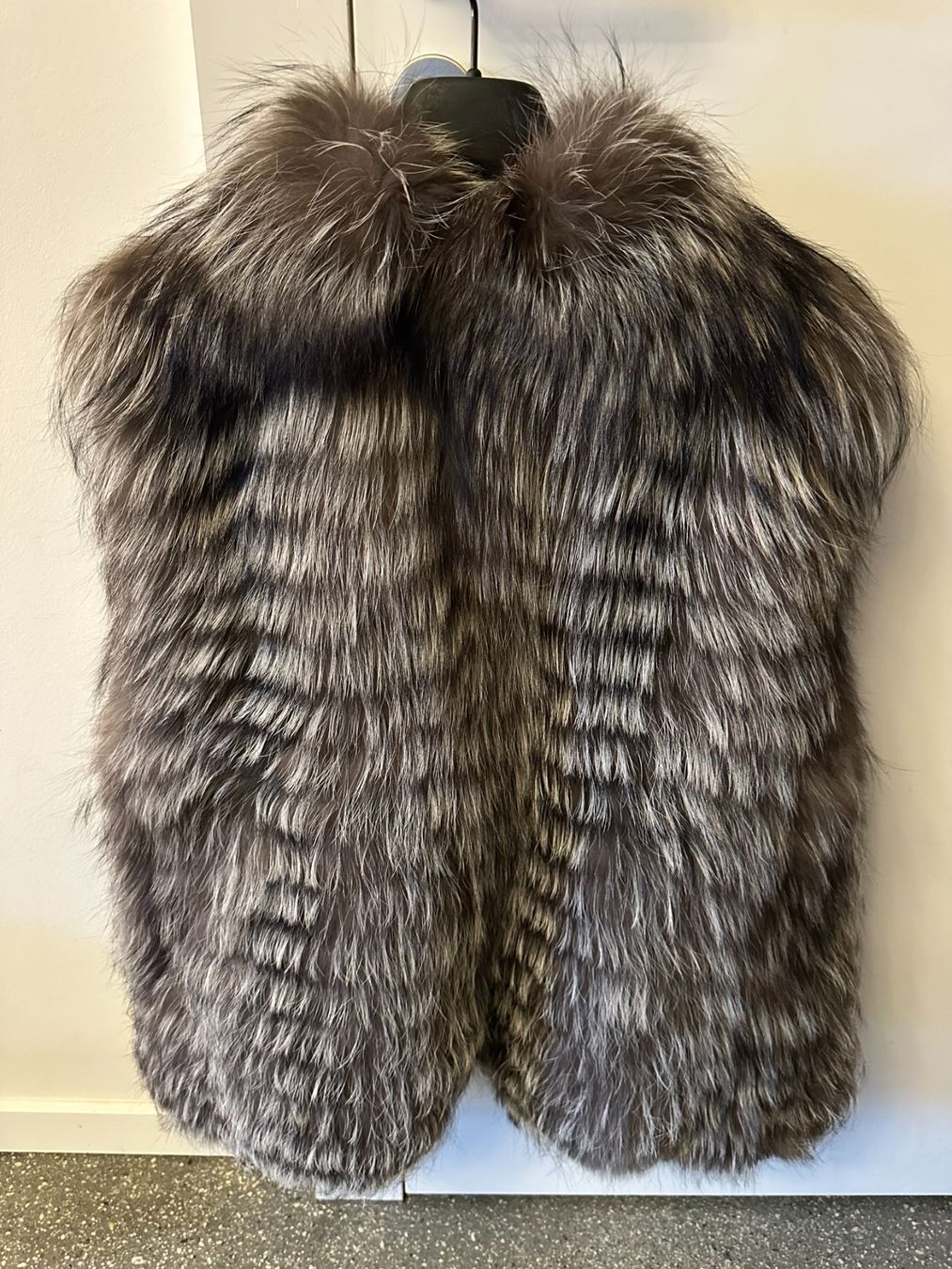 Giacche: Hervorragende echte Silberfuchsweste Weste Silberfuchs – Usato da Genève venduto da Mycollection