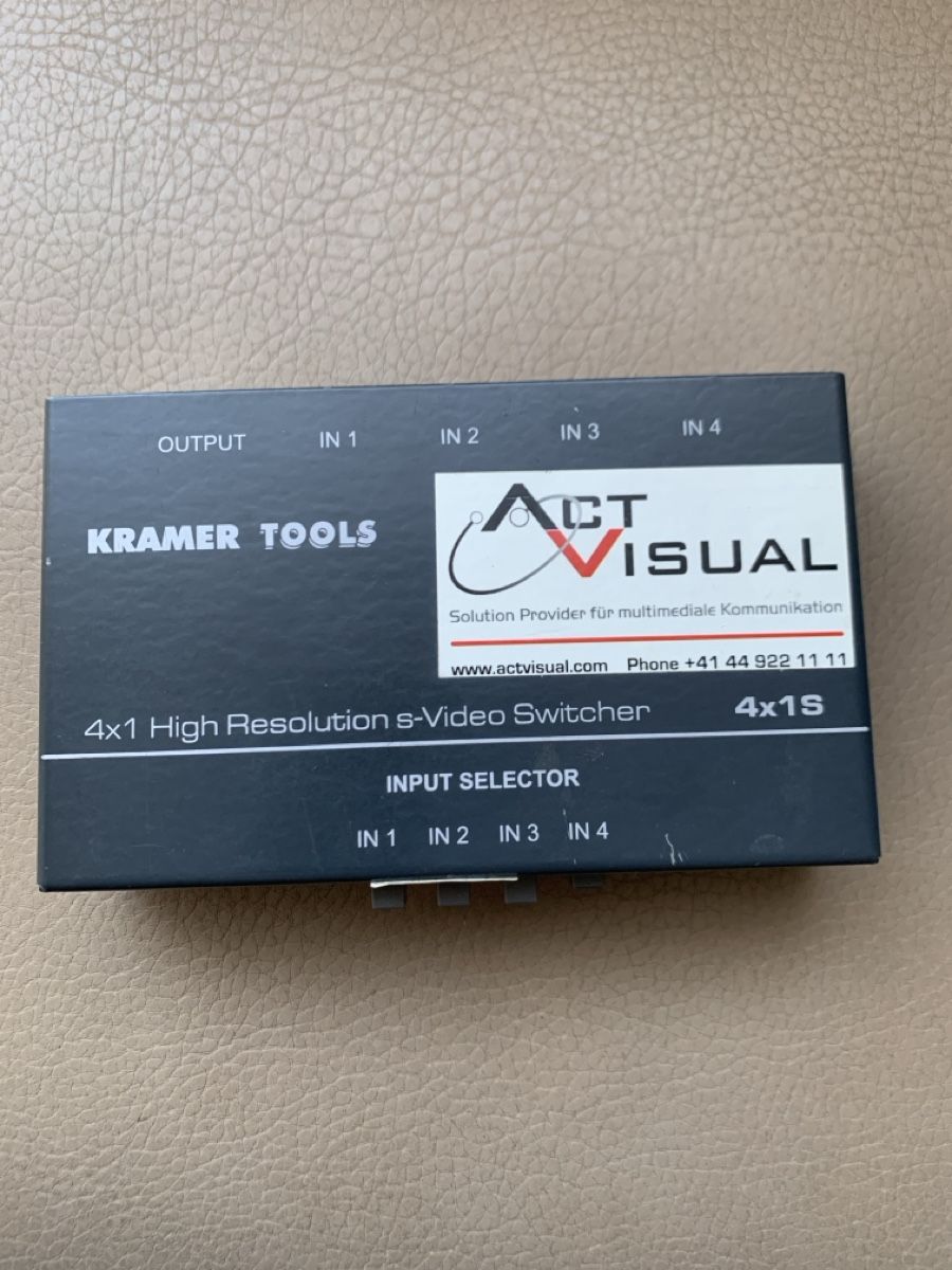 Hubs & Switches: Kramer Tools 4x1 high resolution s-video switcher – D'occasion à Opfikon par Safside