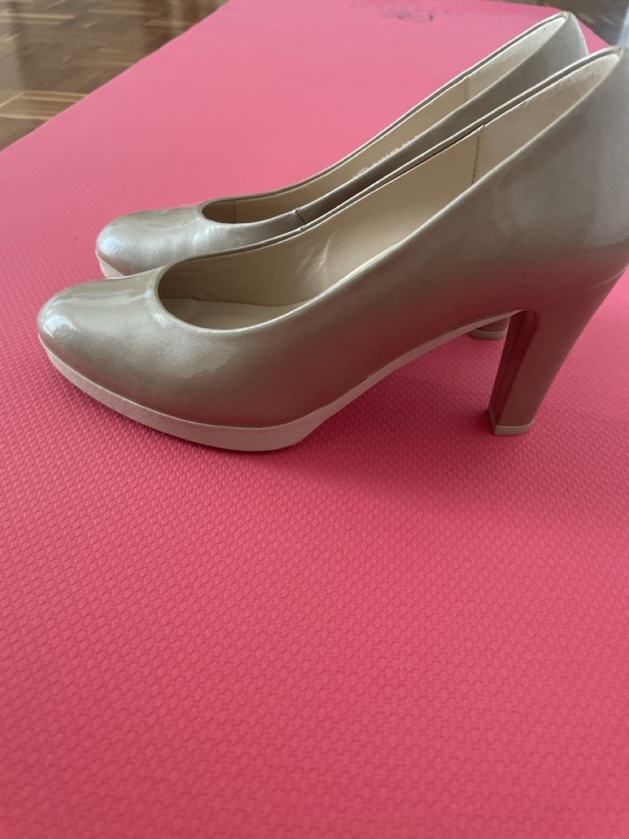 Gabor Scarpe da donna: Gabor Pumps beige Lack Gr. 36 neuwertig – Nuovo (secondo la descrizione) da Baar venduto da adele06 1