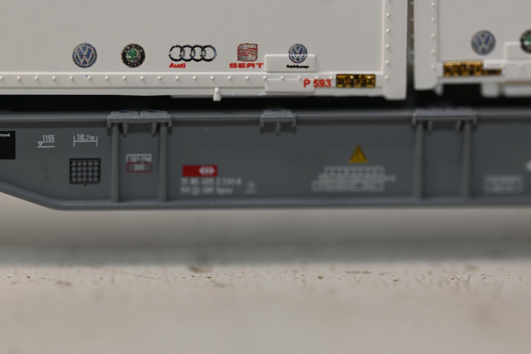 Modellini di ferrovie: Güterwagen mit Container Spur N – Usato da Laupen ZH venduto da Zmoewe 4