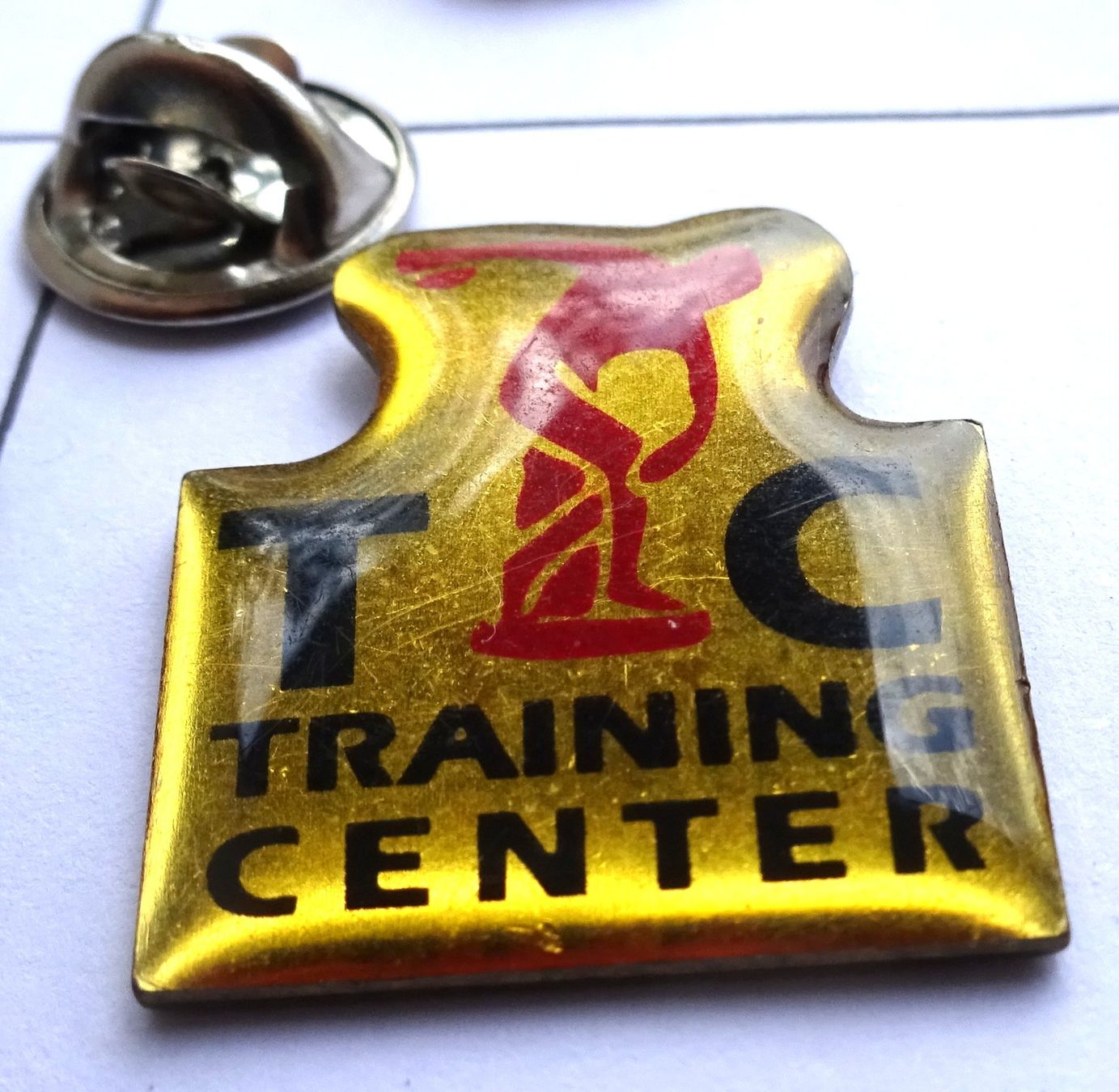 Placchette & Badge: Pin T C  Training Center – Usato da Utzenstorf venduto da BUtter81