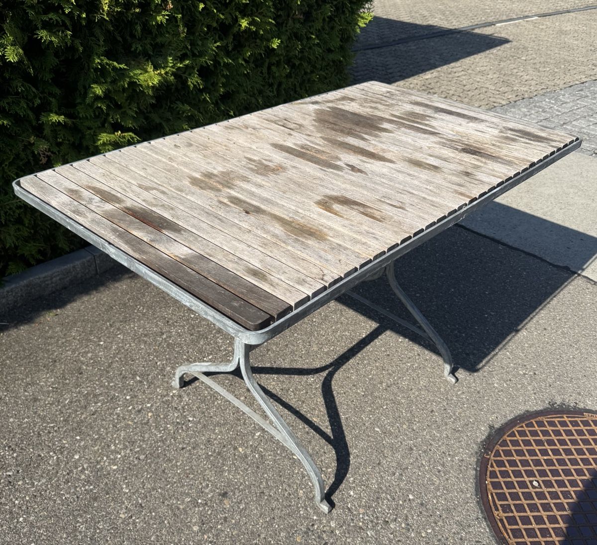 Tables: Gartentisch Metall Holz  – D'occasion à Schlieren par Freundlich02