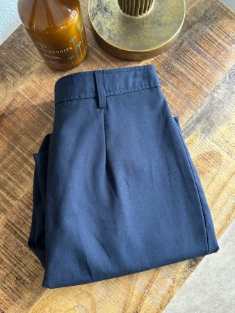 Closed Arlo Hose - W26