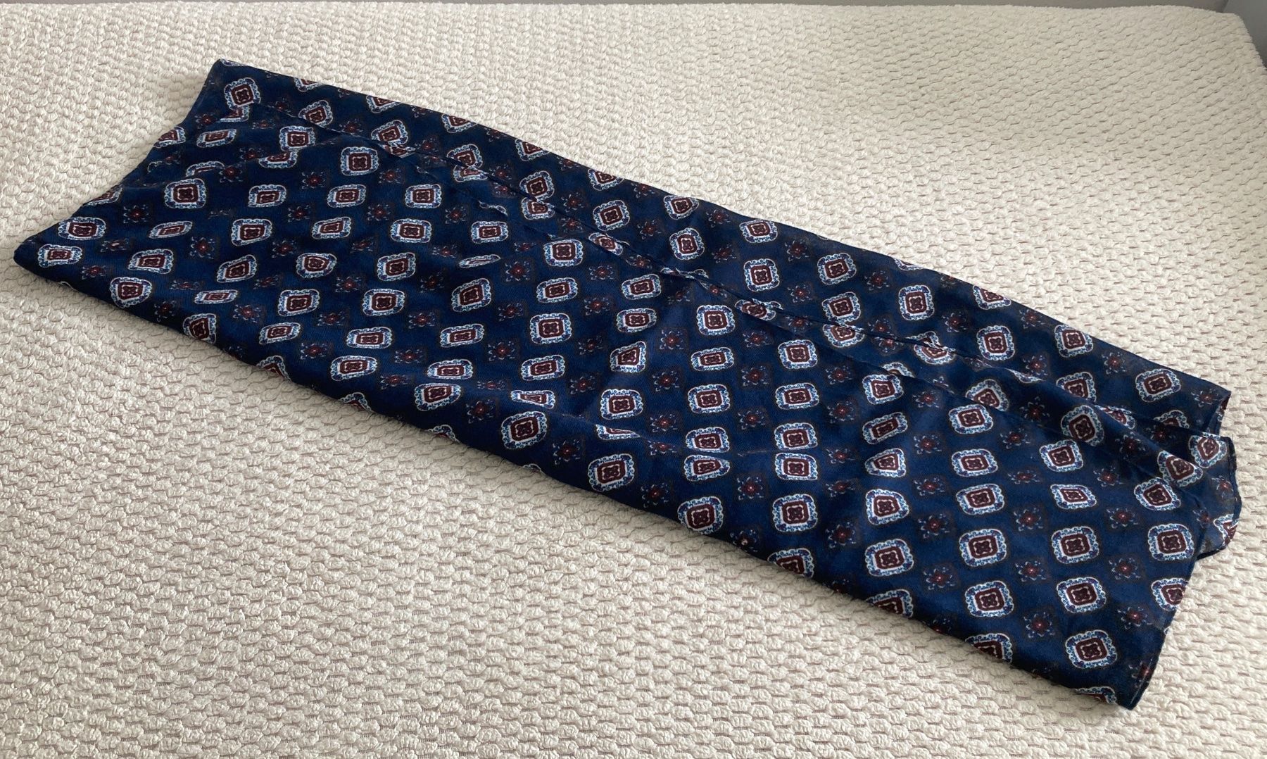 Foulards, Tücher & Schals: Neu elegante gemusterte Schal - Foulard – Neu (gemäss Beschreibung) aus Küsnacht ZH von PLZoll 3