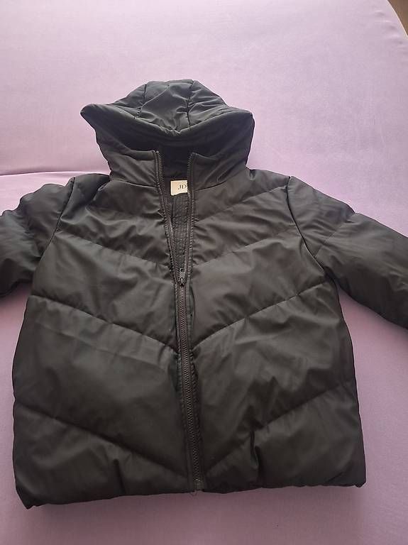 Giacche: Neue Winterjacke Marke Only, schwarz, beige – Usato da Düdingen venduto da san_kf2l 1