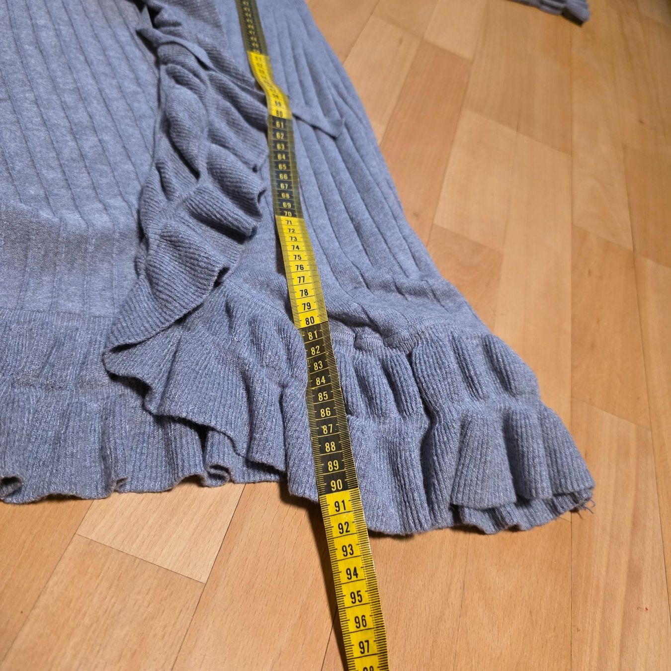 Pulls & Sweat-shirts: Graue Strickjacke 36/38 Baumwolle Kaschmir – D'occasion à Wald ZH par CapLux 2