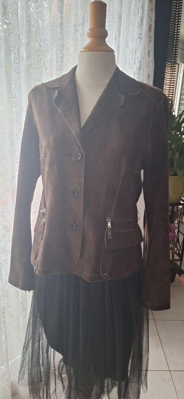Vestes: Veste en daim brune 40 – D'occasion à St-Triphon par Jldr0