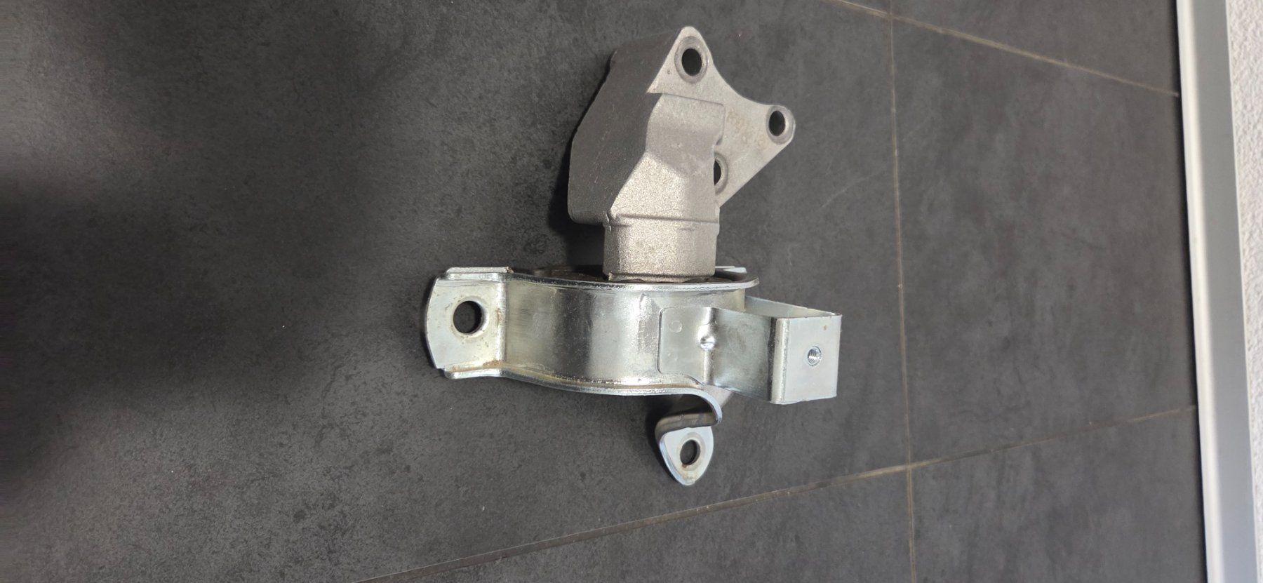 Lancia Tutti pezzi di ricambio auto: Support moteur Lancia Musa – Usato da Erlach venduto da roberto910 1