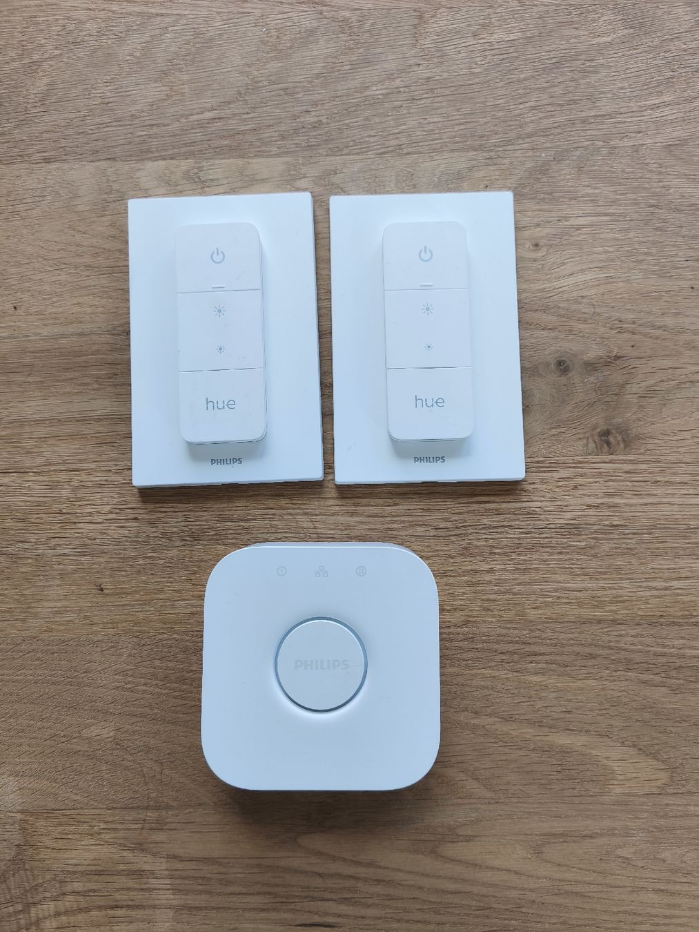 Philips Sistema di controllo: Philips HUE Bridge und Taster – Usato da Grosswangen venduto da my1886