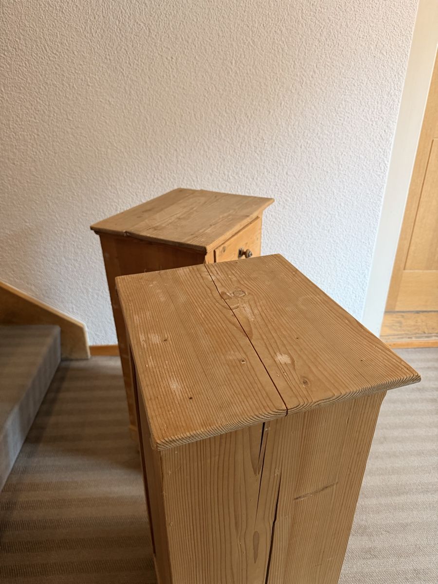 Comodini: Set of Two Solid Pine Wood Bedside Cabinets Used Condition – Usato da Kandersteg venduto da ben_jp6l 1