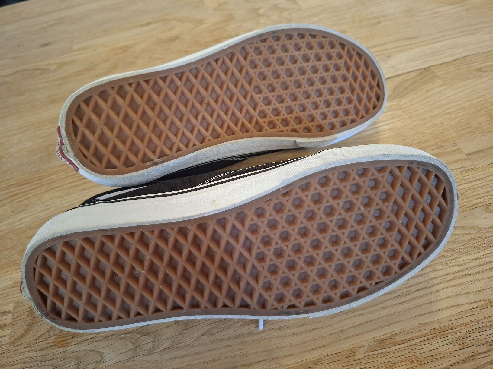 Vans Chaussures hommes: Vans Old Skool Turnschuhe Schwarz Grösse 37 – D'occasion à Leuk-Stadt par See_Lin 1