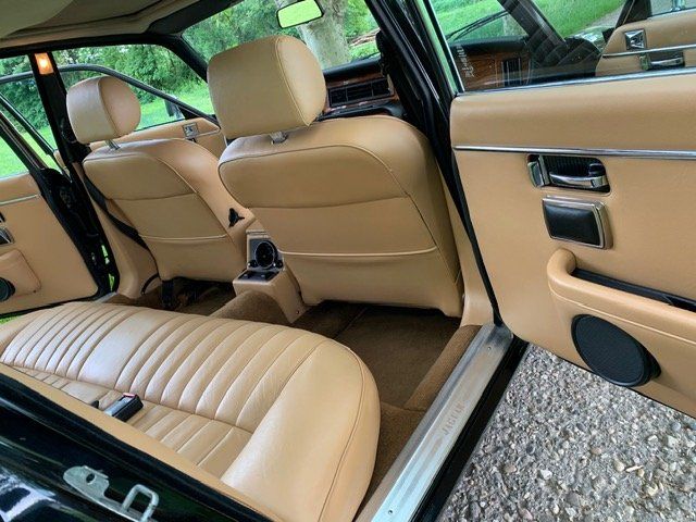 Jaguar Automobili: Oldtimer XJ6 Jaguar schwarz – Usato da Boniswil venduto da nauden2015 5