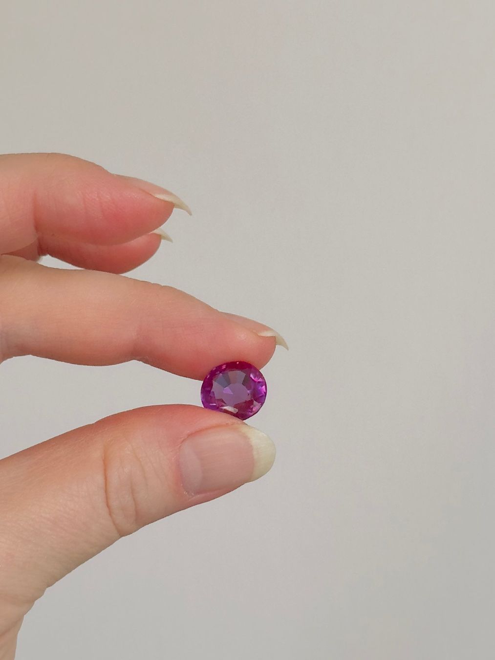Edelsteine: 8.45 Ct Color Change Round Cut Certified – Neu und originalverpackt aus Genève von AWWA 1