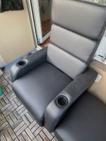 Schwarzer Relaxsessel mit Getränkehalter, neuwertig!