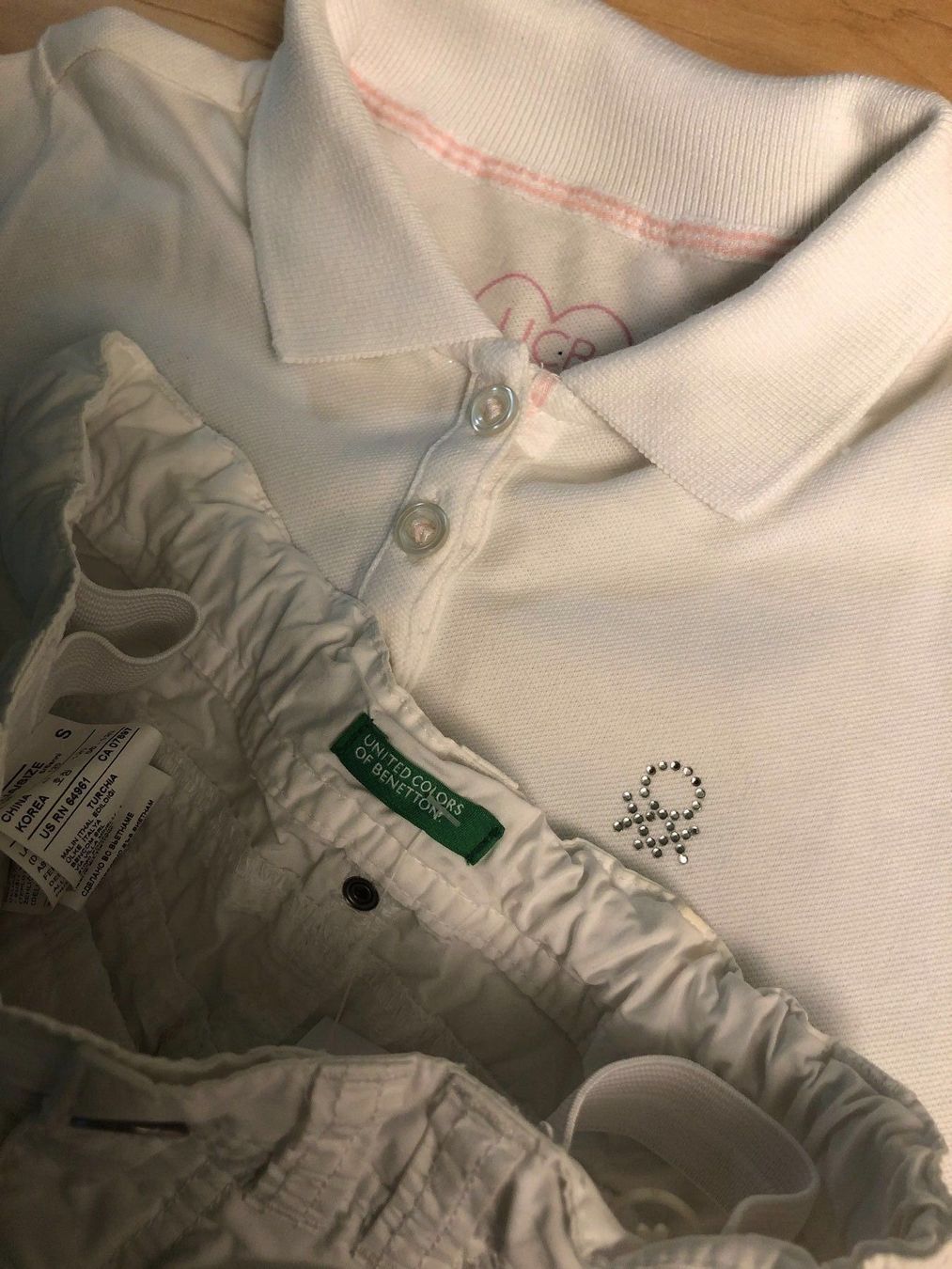 Benetton Lotti & Set di vestiti: Süsses weisses Benetton Set Gr.120 – Usato da Obergerlafingen venduto da cabo4 2