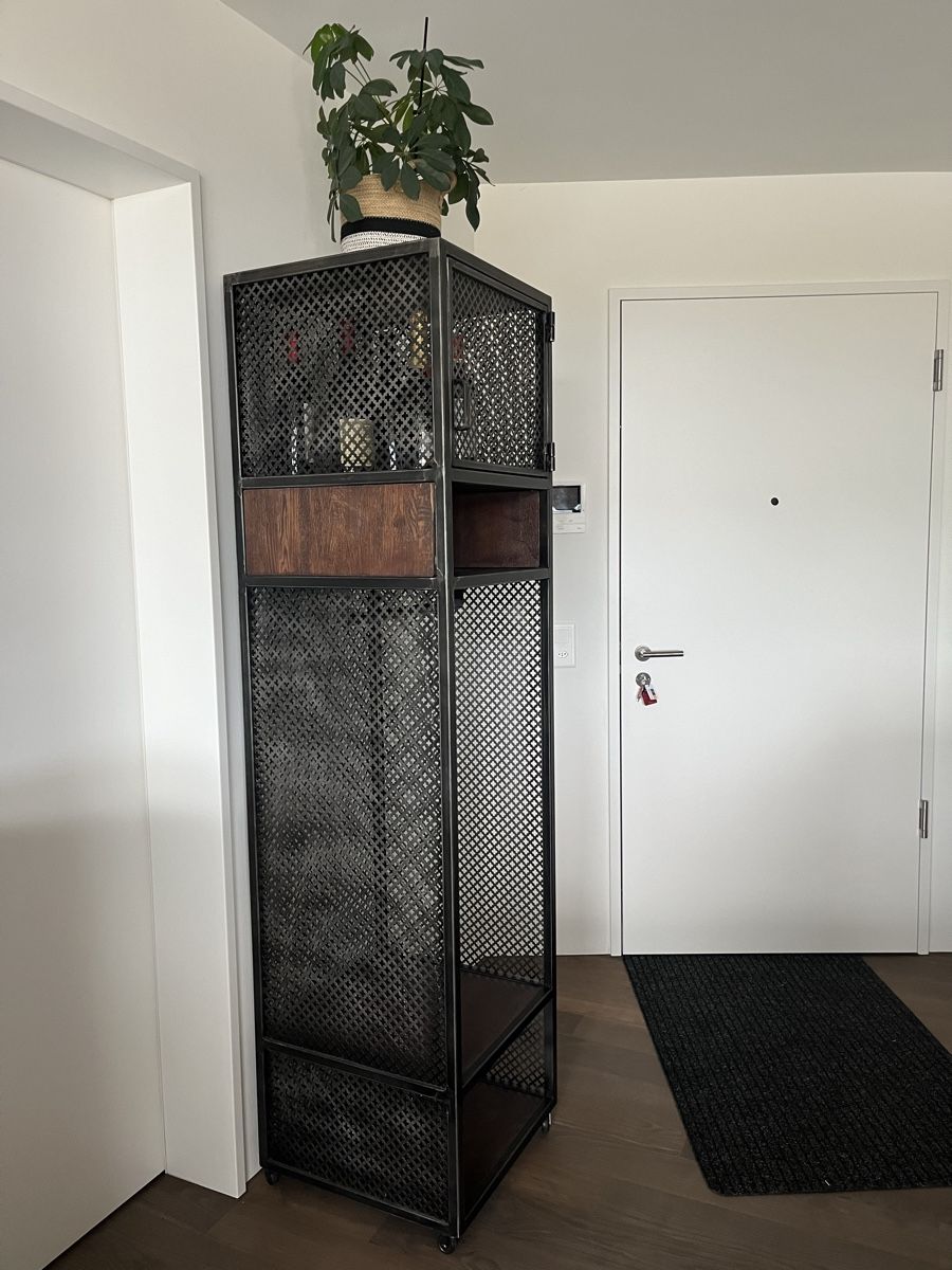 Schränke: Industrieller Loft Schrank mit Gitter – Gebraucht aus Bern von Ania_79 1