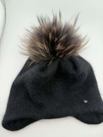 Wintermütze mit Echtfellbommel, Schwarz  🇨🇭