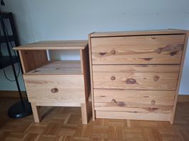 Nachtisch und Kleiner Kommode