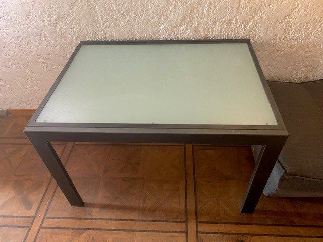 Tables: Table en métal et verre – D'occasion à Yverdon-les-Bains par alainzamour