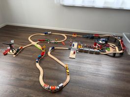 Holzeisenbahn Set z.T. Brio mit viel Zubehör guter Zustand