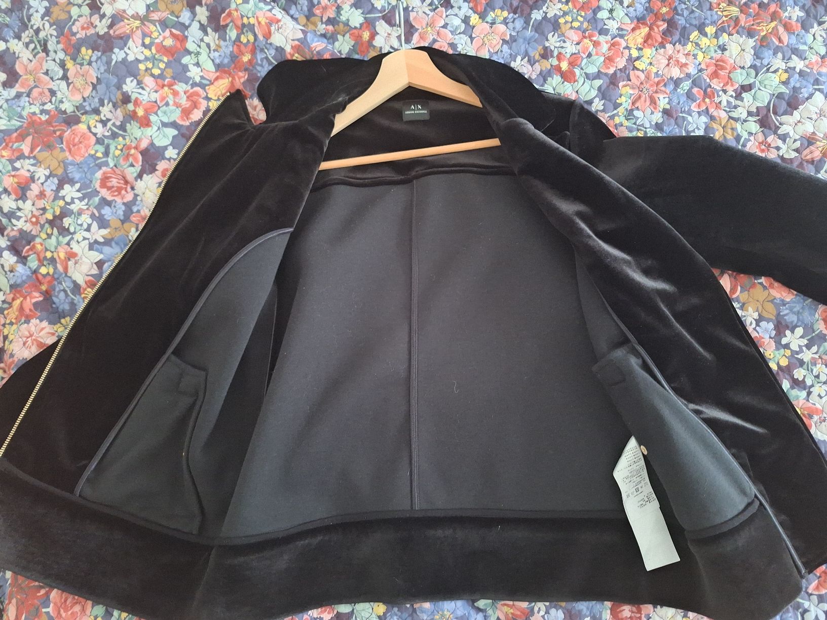 Armani Giacche: Armani Exchange Veste Taille M Velours Noir – Usato da Fribourg venduto da cov_5s7x 7
