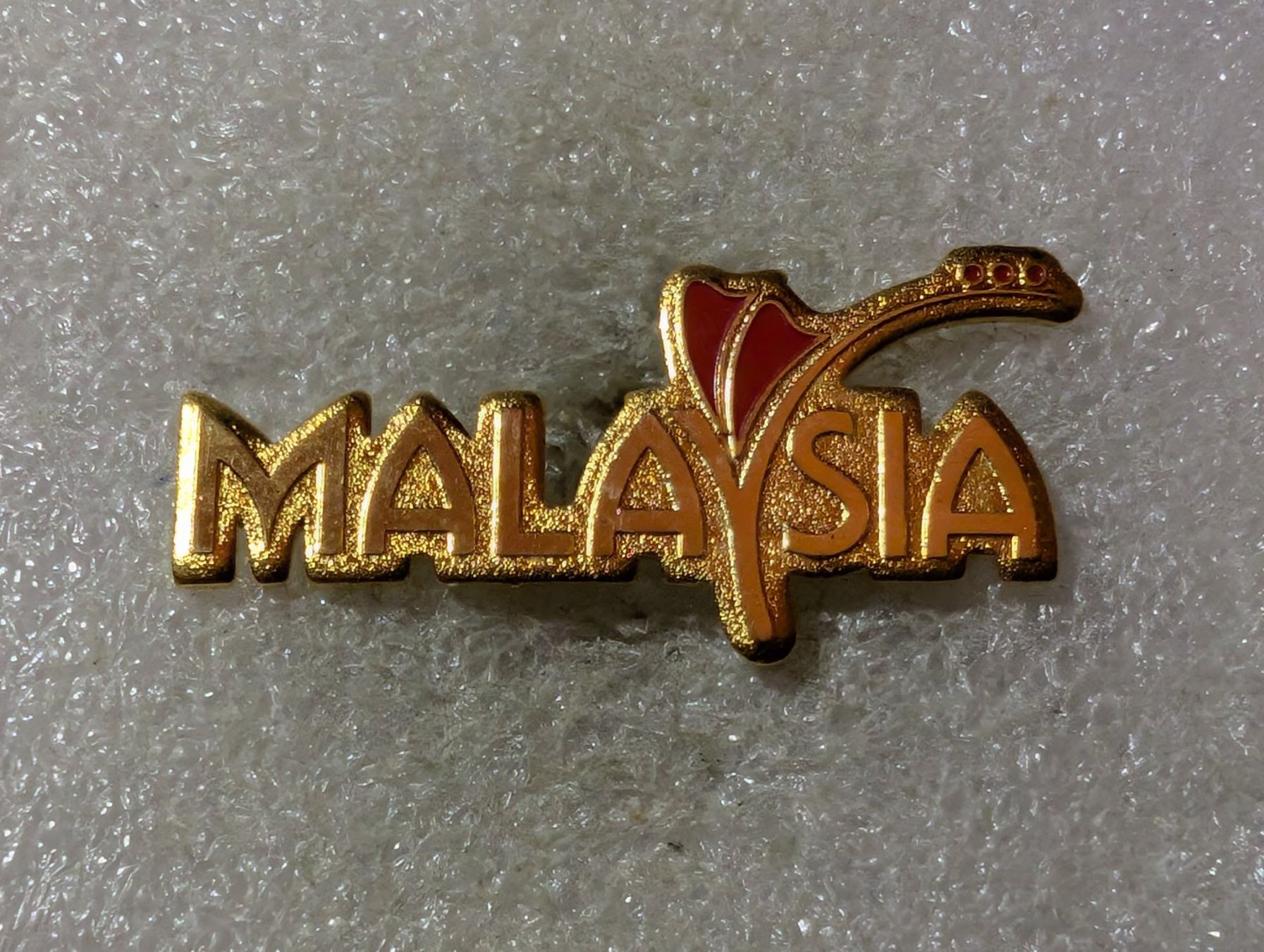 Plaketten & Abzeichen: Ansteckpin 77: Malaysa – Gebraucht aus Oppligen von Pin-Fall-Shop