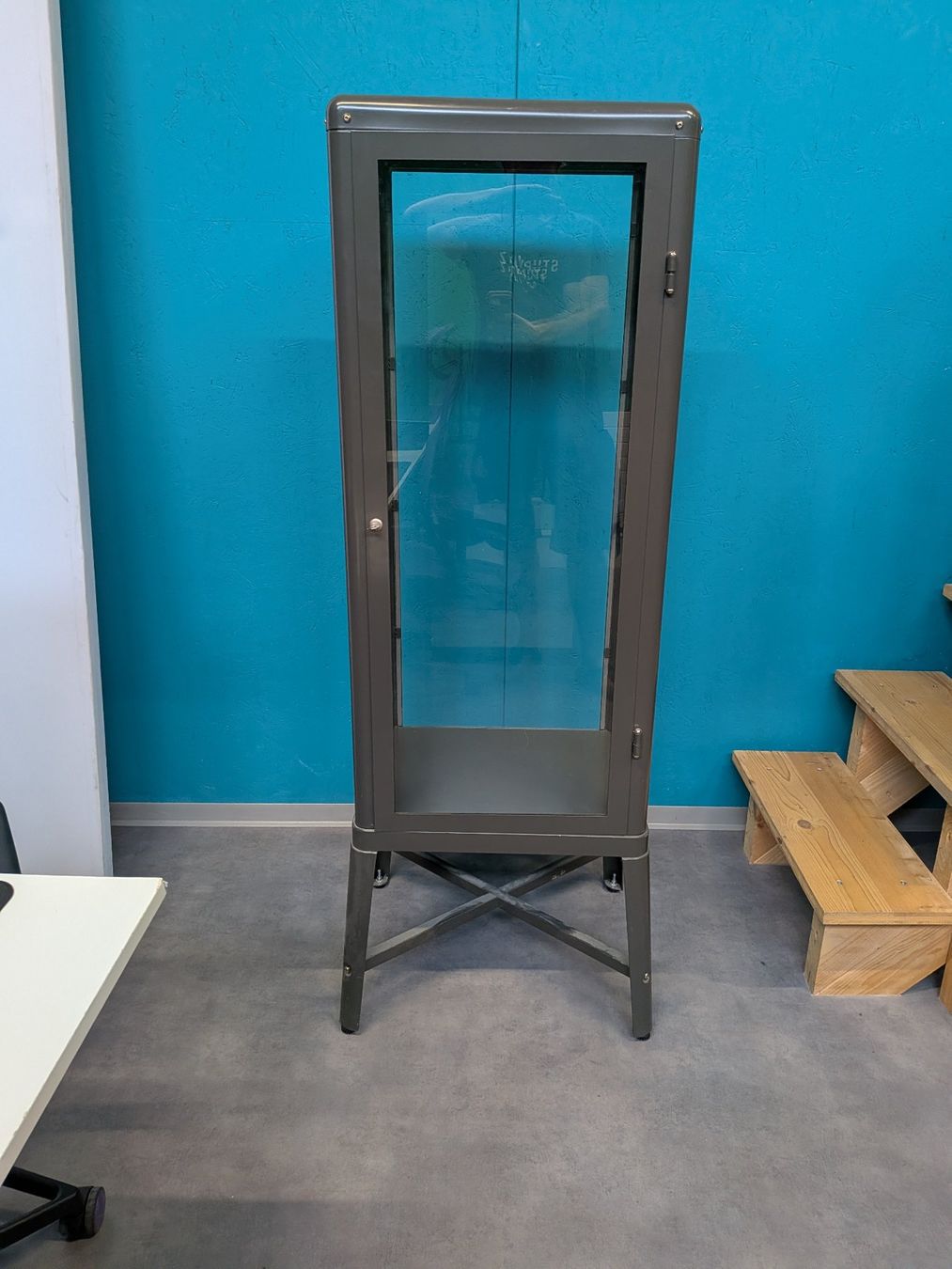 Vitrines: Vitrinenschrank – D'occasion à Reinach AG par onderwerch