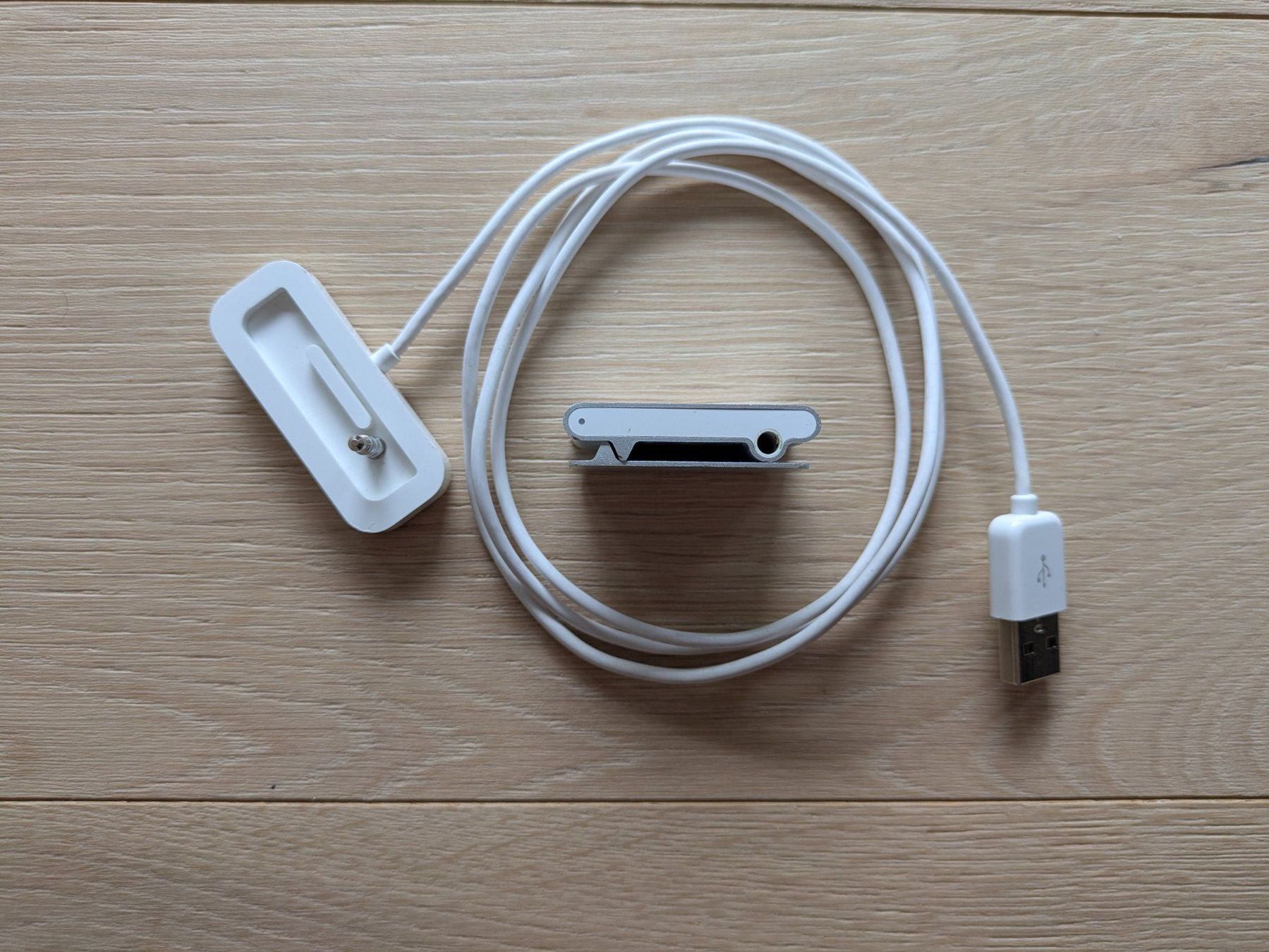 Apple Tragbarer Mediaplayer: iPod shuffle 2GB with usb cable/dock – Gebraucht aus Vessy von Krono5 2
