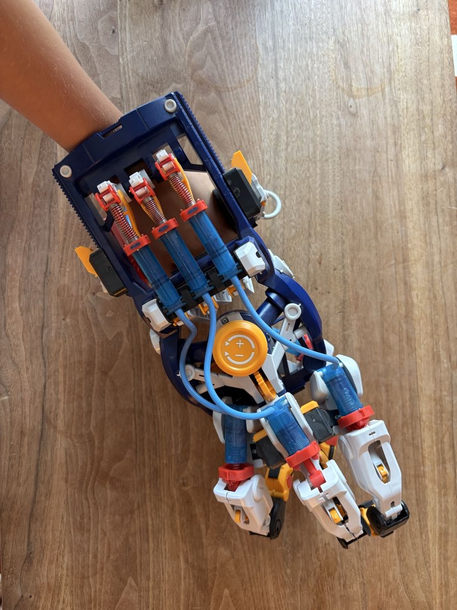 Spielzeuge: Cyborg Roboter Spielzeug Arm – Gebraucht aus Wohlenschwil von Markus116