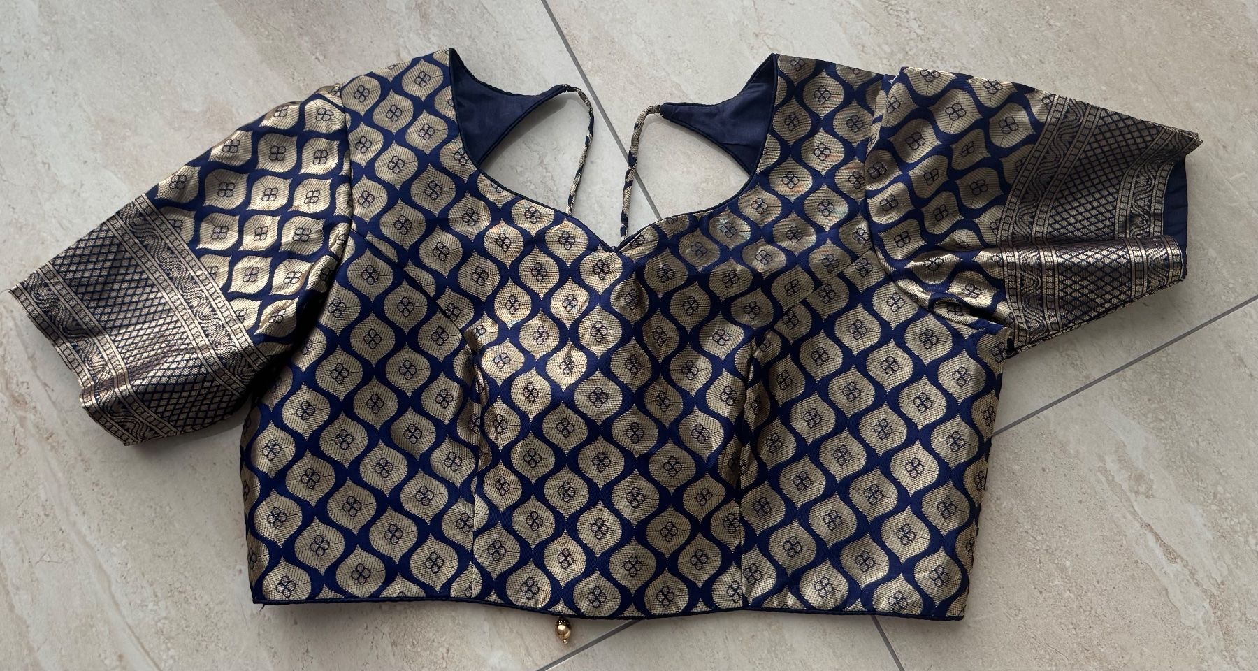 Robes: Saree in dunkelblau (neu) – Neuf avec emballage d'origine à Wichtrach par Alyasahana 2