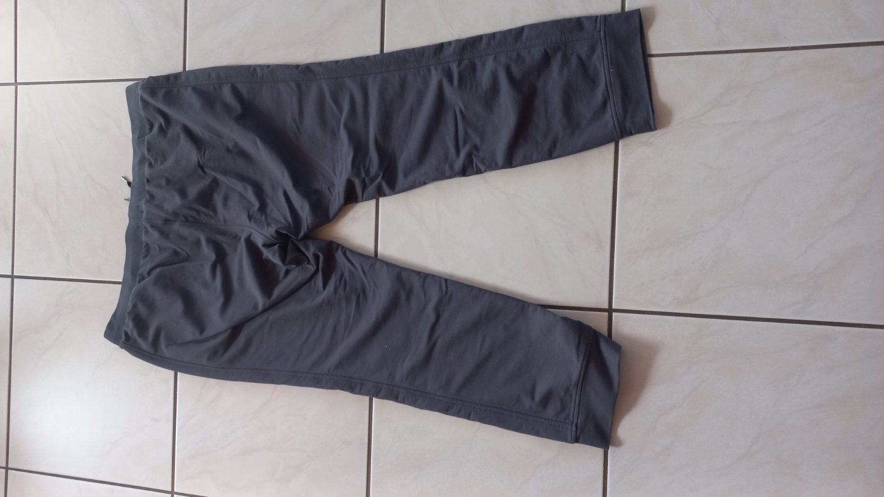 Pantaloni: Hose Schneider Trainings Hose  dunkelgrau, warm. – Usato da Winistorf venduto da acreativ4 1
