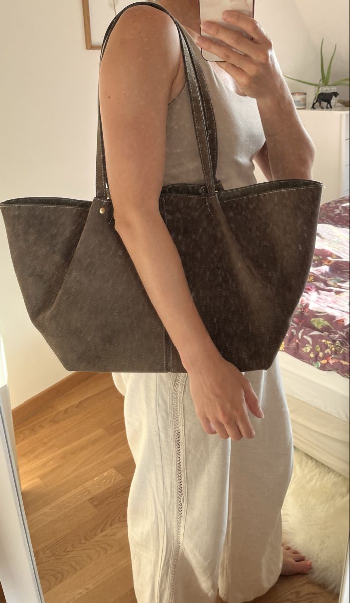 Borse da donna: Chic Suede Tote Bag – Usato da Lausanne venduto da Chika_Tetsu