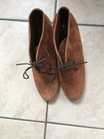 024 Braune Wildlederschuhe