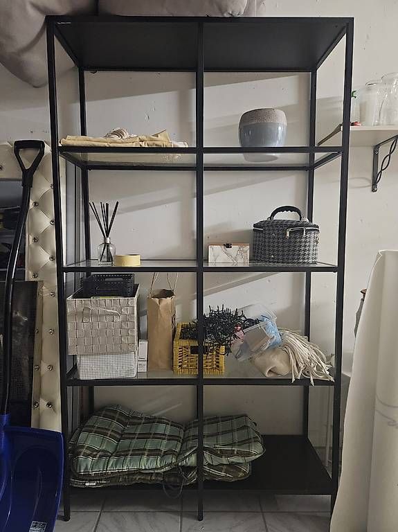 Scaffali: Regal Ikea schwarz – Usato da Stallikon venduto da MariJ4 1