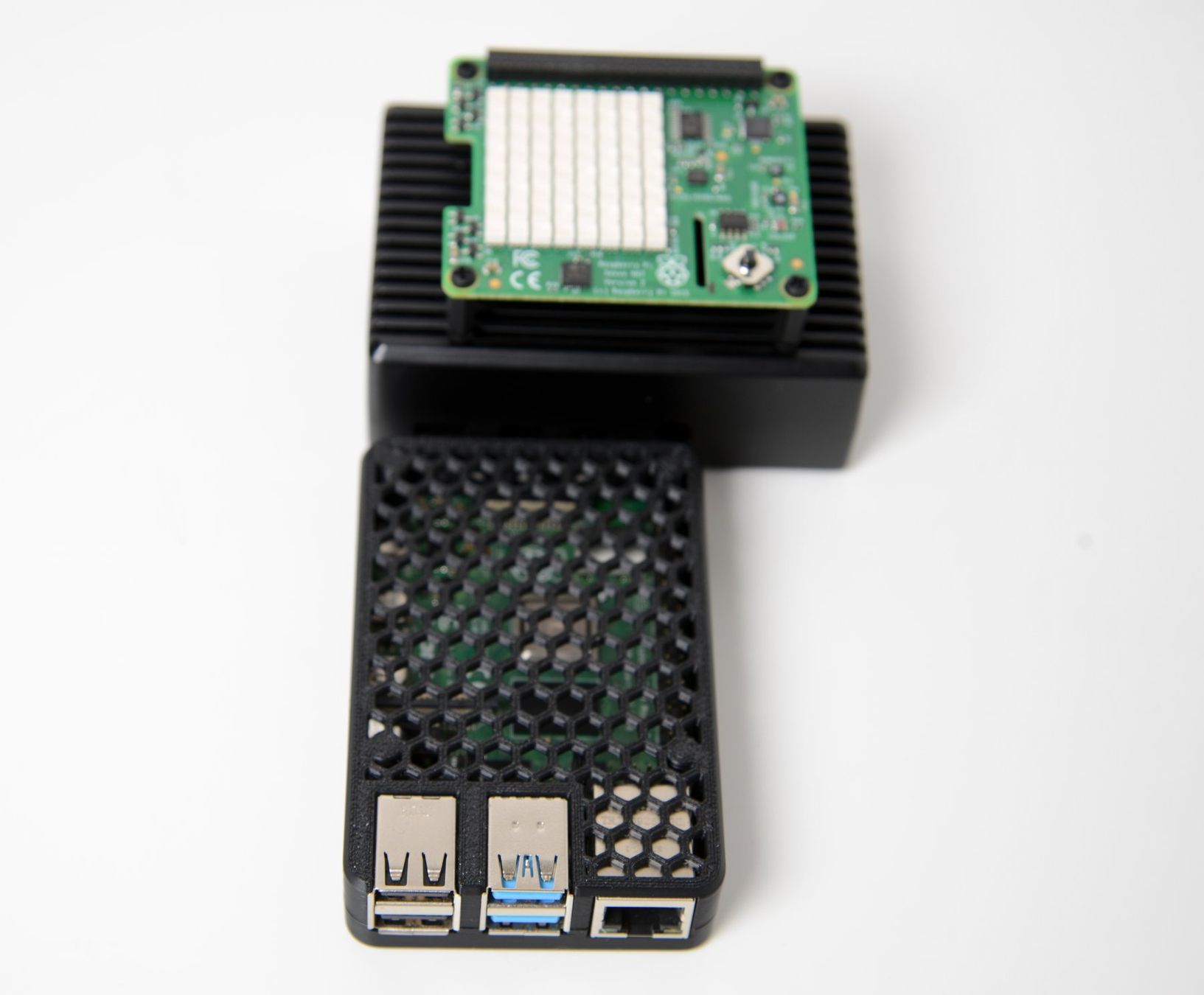 Raspberry Pi PCs: Raspberry pi 4b und Pi Sense HAT – Gebraucht aus Kloten von Photo_Fan 1