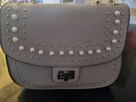 Schicke Damen Handtasche mit Perlen und Kette Neuwertig