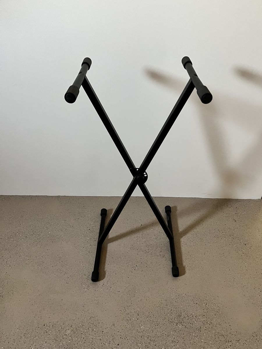 Supports pour instruments & partitions: Keyboardständer schwarz klappbar – Neuf (Voir description) à Birsfelden par Ric8do 1