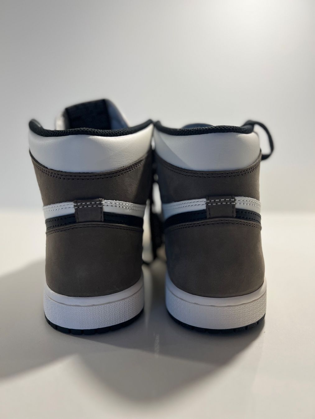 Jordan Herrenschuhe: Air Jordan 1 Dark Mocha – Neu (gemäss Beschreibung) aus Kägiswil von Denxn 1