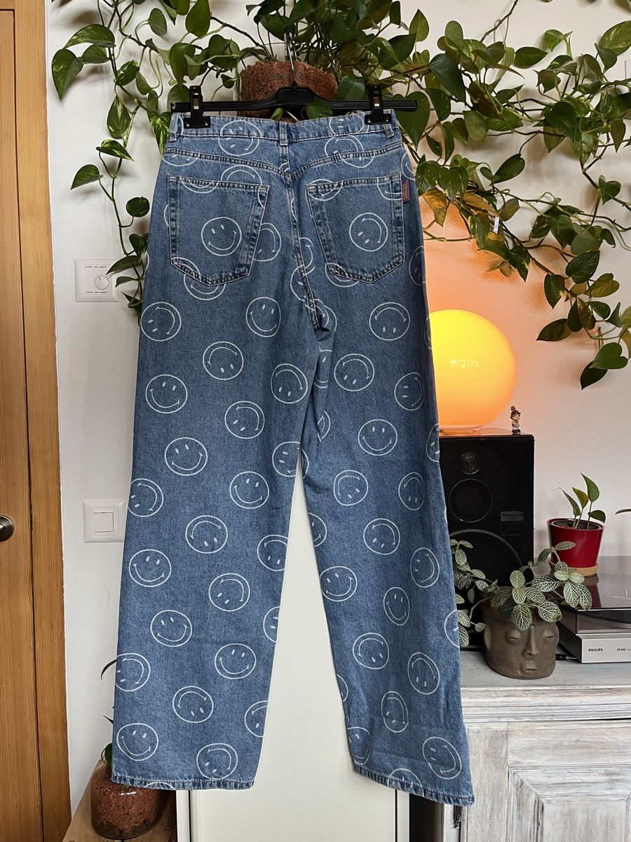 H&M Jeans: Smiley x H&M Jeans blau Gr. 36 – Usato da Samedan venduto da K7kgh 2