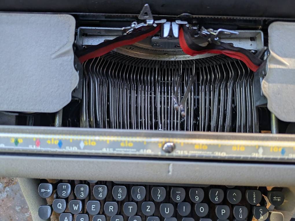 Underwood Schreibmaschinen: underwood Golden Touch Schreibmaschine – Gebraucht aus Binningen von Smile-46 4