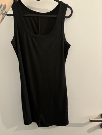 Schwarzer jumper  mit Rippenmuster Grösse M neu