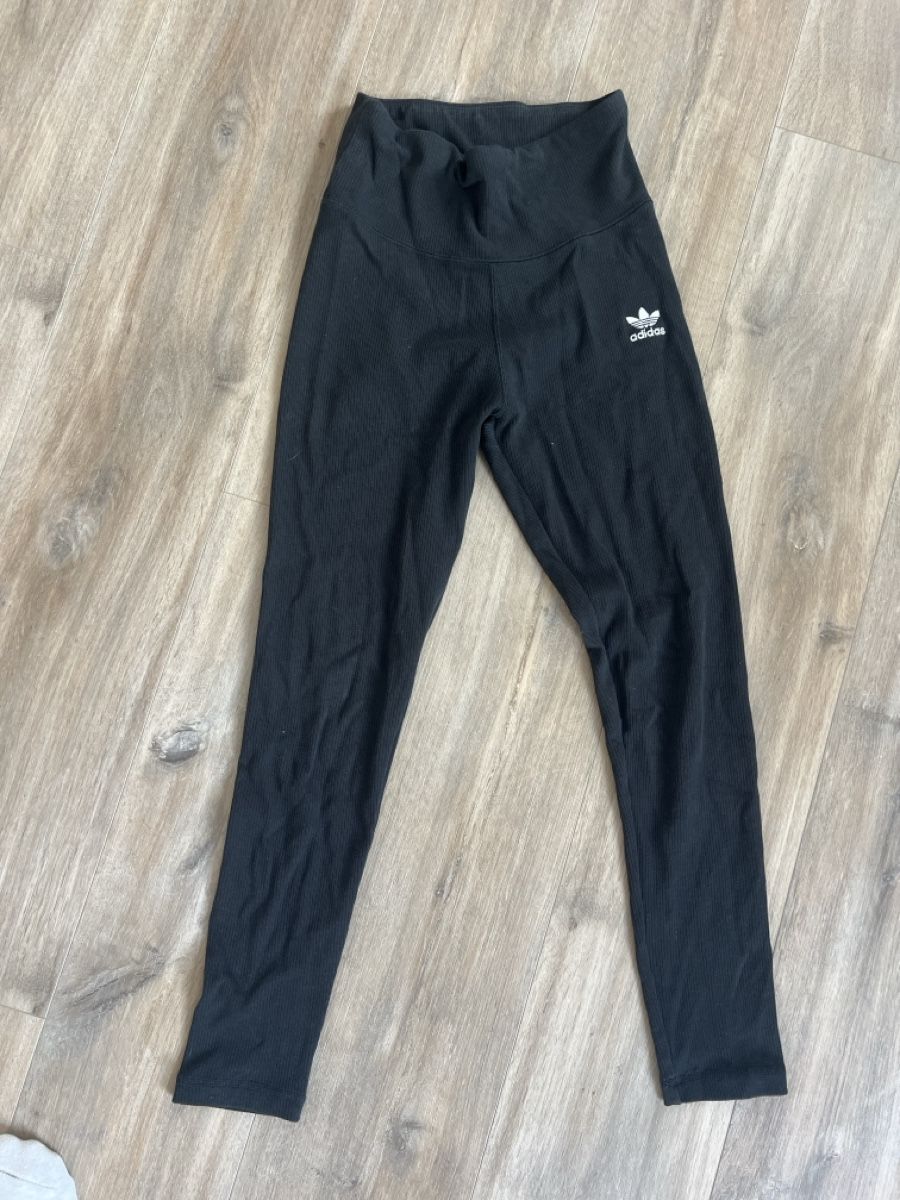 Adidas Leggings: gerippte Leggins Adidas – Usato da Bremgarten AG venduto da Anna1999999