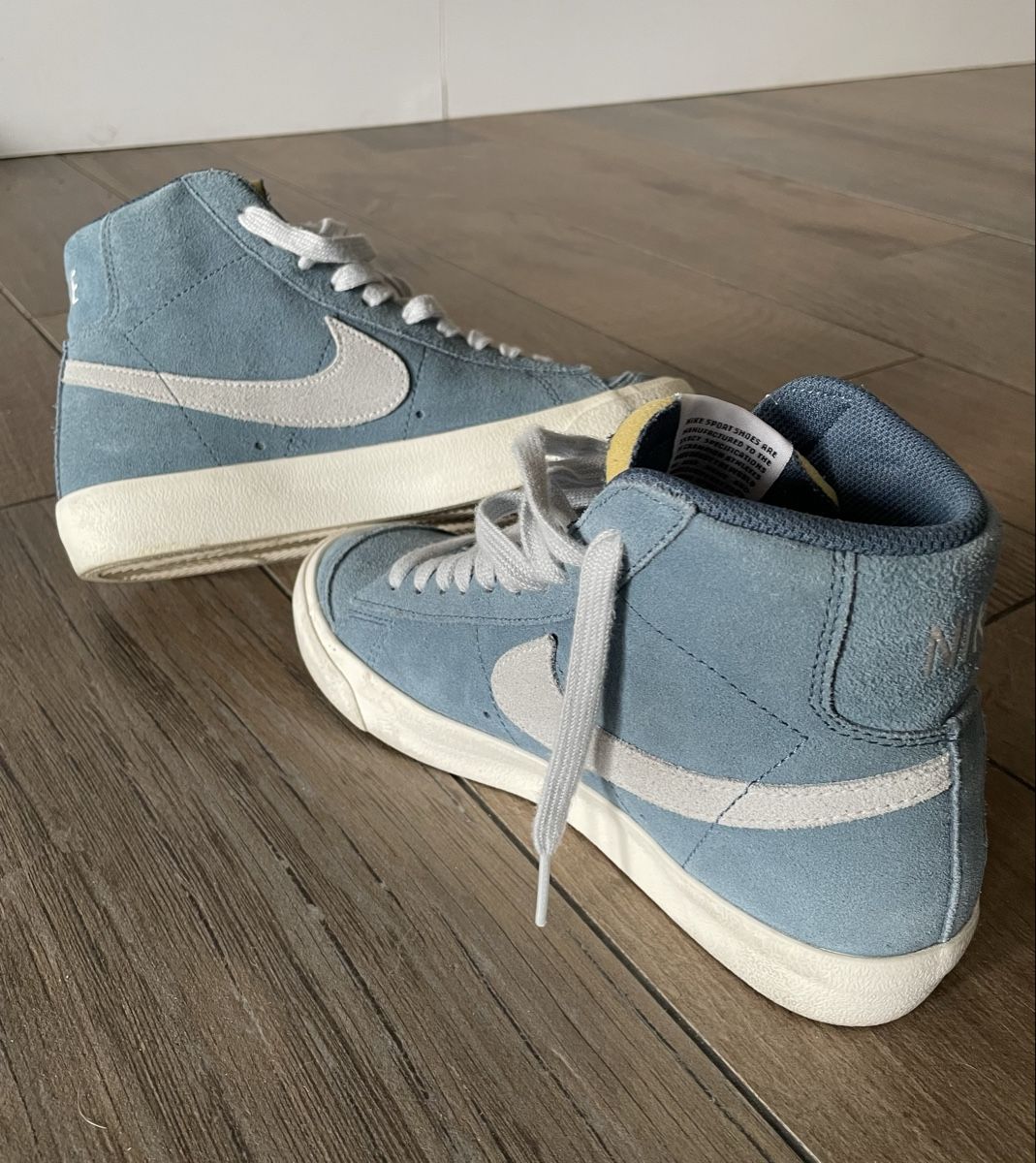 Nike Scarpe da uomo: Nike Blazer Mid '77 - Taille 36 comme neuf! – Nuovo (secondo la descrizione) da St-Imier venduto da newliferecycle