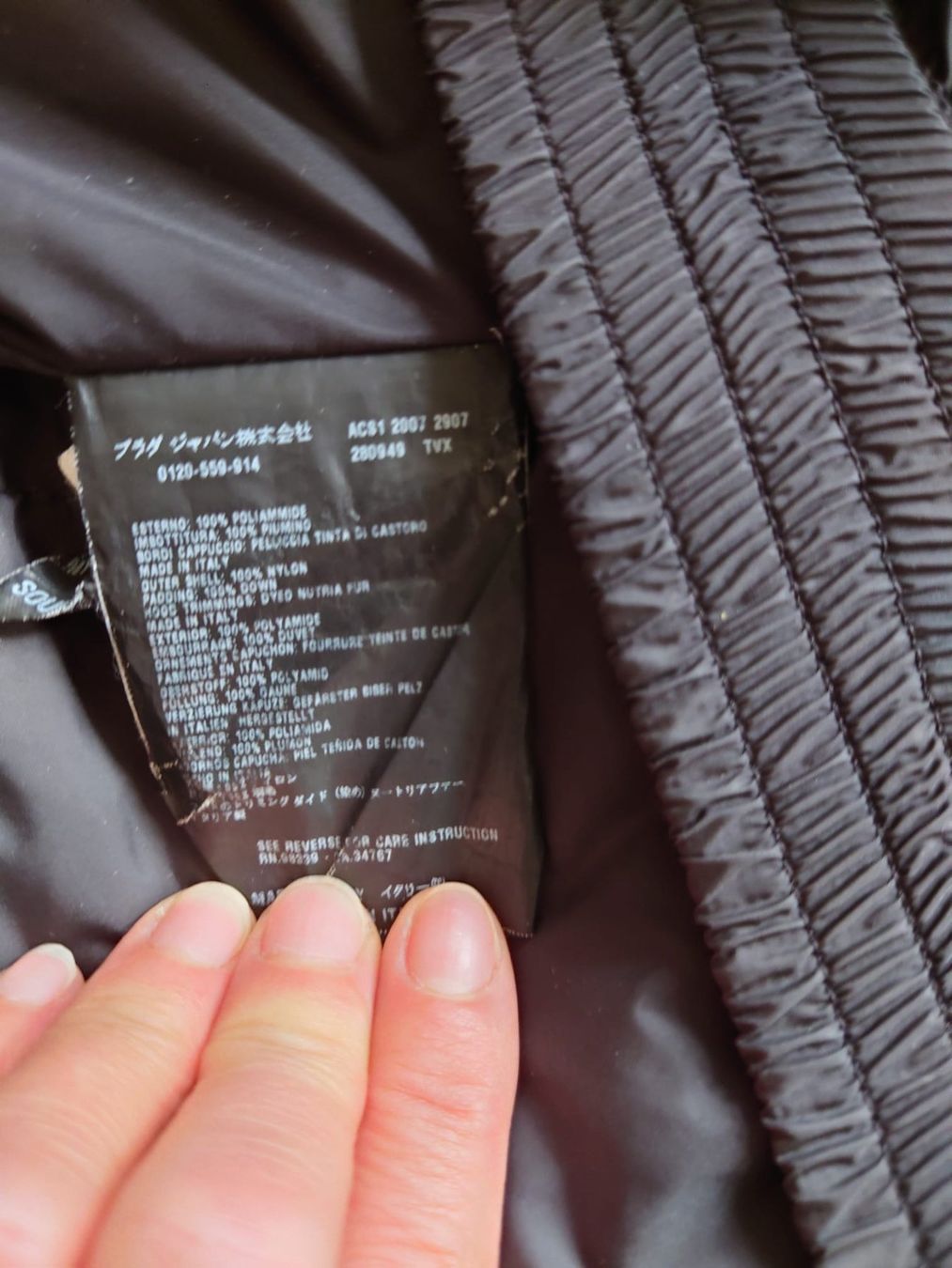 Prada Giacche: Prada Daunenjacke mit Kapuze – Usato da Uitikon Waldegg venduto da Nigra_Rica 3
