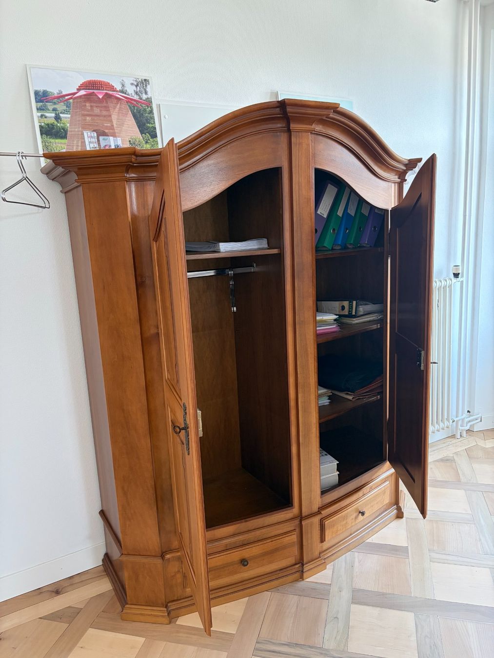 Armoires: Biedermeier Schrank, Nussbaum, Einzelanfertigung – D'occasion à Goldach par 1963ruthlanter