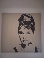 Wandbild Audrey Hepburn Motiv schwarz beige quadratisch