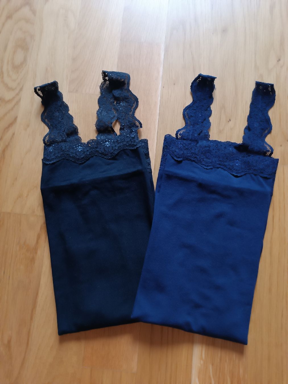 Lotti di vestiti: Set Unterhemden Spitze blau schwarz, Grösse S – Usato da Luzern venduto da sim_lqq2 2
