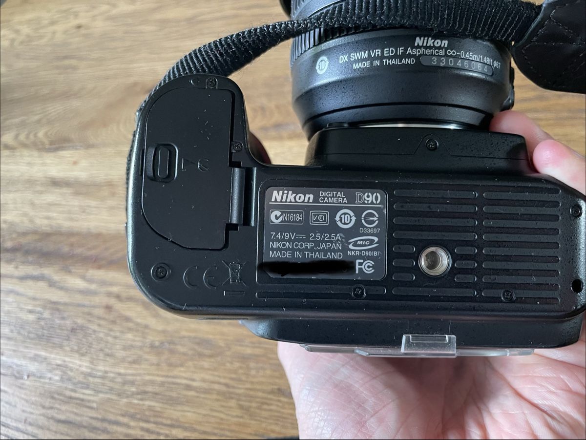 Nikon Kamera: Nikon D90 mit Tasche + Zubehör – Gebraucht aus Kloten von Bevandes 1