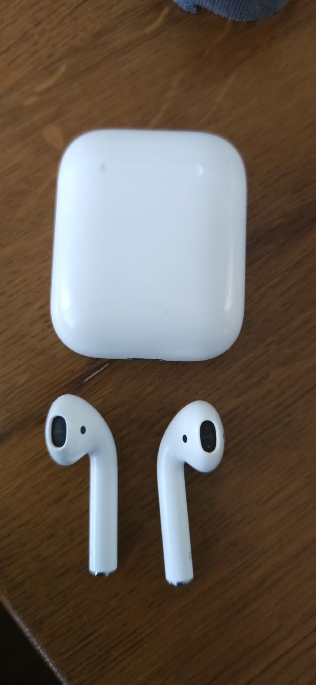 Apple Kopfhörer: Apple AirPods A1602 – Gebraucht aus Embrach von georgiana
